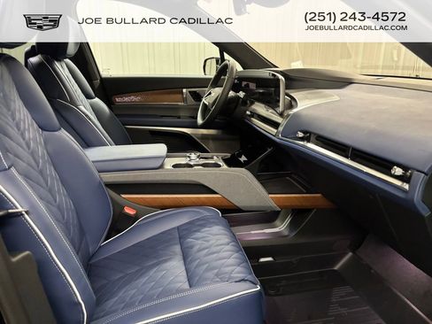New 2026 Cadillac Vistiq Premium Luxury w/ LPO, Floor Liner Package image 12