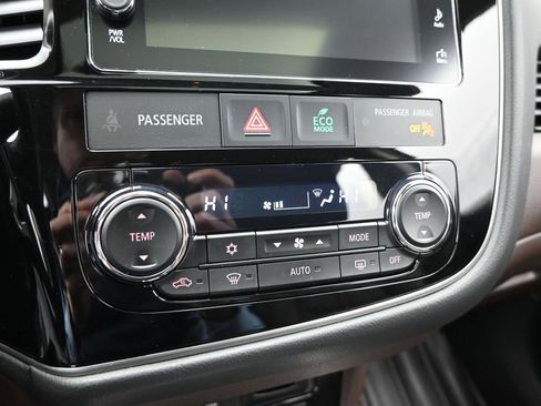 Used 2018 Mitsubishi Outlander GT AWD/4WD image 25
