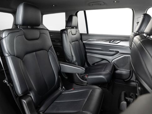 Used 2022 Jeep Grand Cherokee L Limited image 26