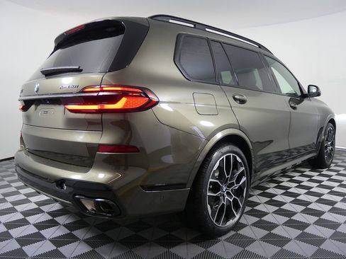 Used 2026 BMW X7 xDrive40i w/ M Sport Package image 3