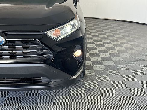 Used 2021 Toyota RAV4 XLE Premium AWD/4WD image 9