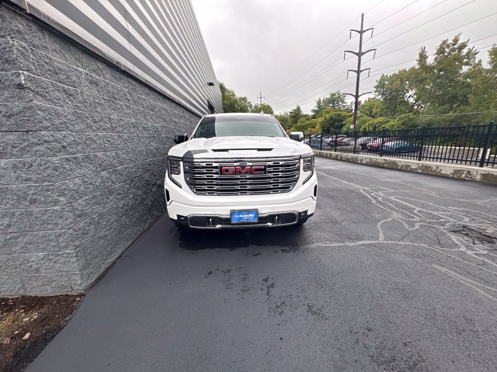 Used 2023 GMC Sierra 1500 Denali AWD/4WD image 3
