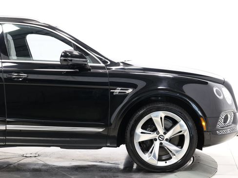 Used 2017 Bentley Bentayga AWD/4WD image 69