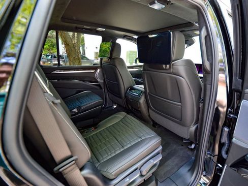 Used 2026 Cadillac Escalade Platinum Sport w/ LPO, ONYX Package AWD/4WD image 74