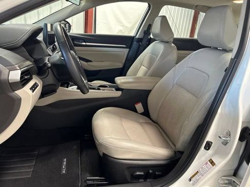 Used 2024 Nissan Altima 2.5 SL FWD image 13