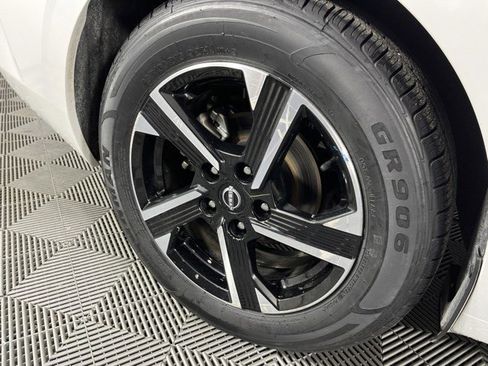 Used 2024 Nissan Sentra SV FWD image 13