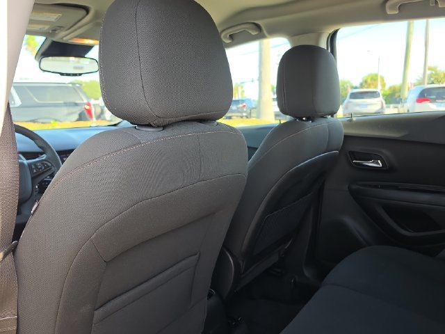 Used 2020 Chevrolet Trax LS FWD image 10
