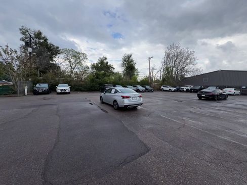 Used 2025 Nissan Versa SV FWD image 14