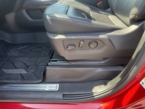 Used 2025 Chevrolet Silverado 2500 LTZ w/ LTZ Convenience Package image 17