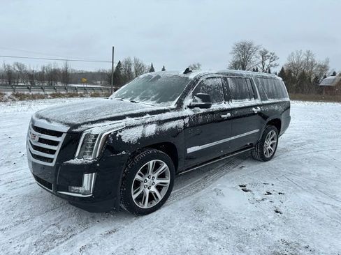 Used 2016 Cadillac Escalade ESV Premium image 2