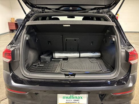 Used 2023 Volkswagen Golf 20th Anniversary Edition image 18