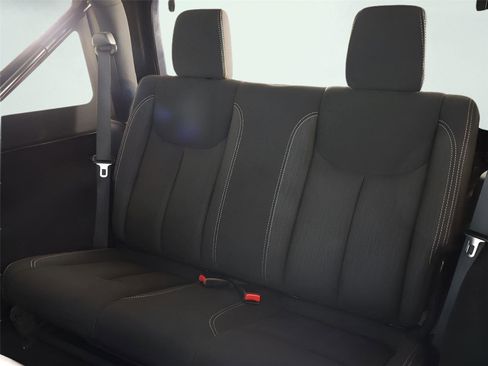 Used 2015 Jeep Wrangler Rubicon image 24