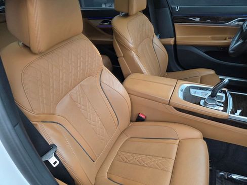 Used 2022 BMW 740i w/ M Sport Package RWD image 30