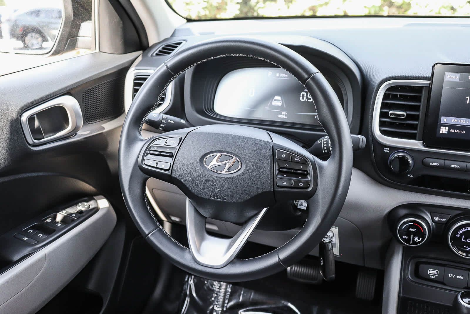 Used 2023 Hyundai Venue SEL w/ Cargo Package FWD image 16