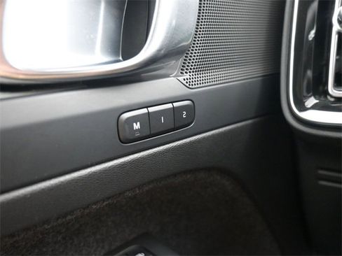 Used 2023 Volvo XC40 B5 Plus w/ Protection Package Premier image 29