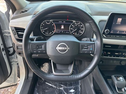 Used 2025 Nissan Rogue SV image 29