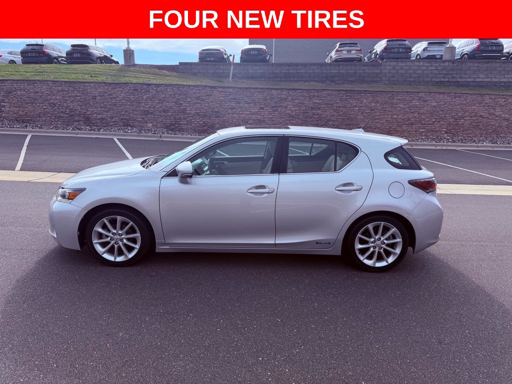 Used 2011 Lexus CT 200h Premium w/ Premium Audio Pkg FWD image 4