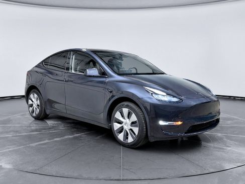 Used 2024 Tesla Model Y Long Range AWD/4WD image 4