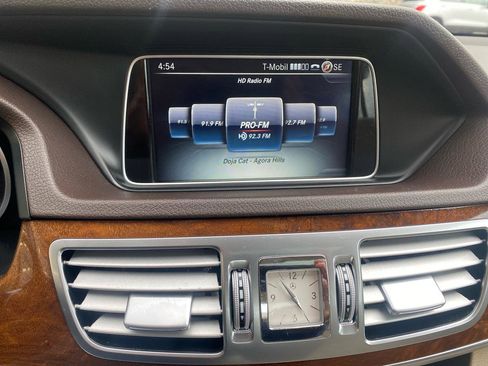 Used 2016 Mercedes-Benz E 350 4MATIC Sedan image 17