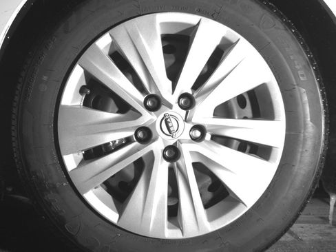 Used 2025 Nissan Sentra S image 12