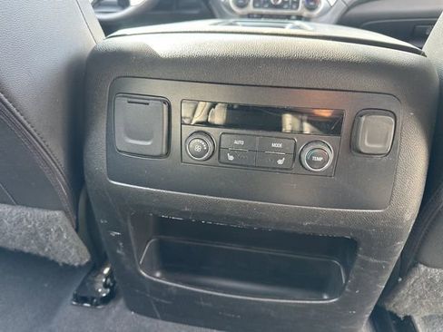 Used 2019 GMC Yukon XL SLT image 14