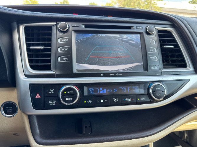 Used 2018 Toyota Highlander XLE FWD image 23