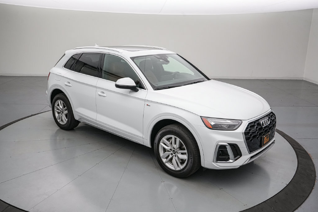 Used 2023 Audi Q5 2.0T Premium w/ Convenience Package AWD/4WD image 2