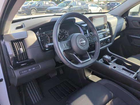 Used 2025 Nissan Pathfinder SV w/ SV Premium Package FWD image 15