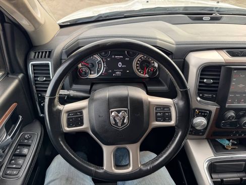 Used 2018 RAM 1500 Laramie w/ Convenience Group AWD/4WD image 18
