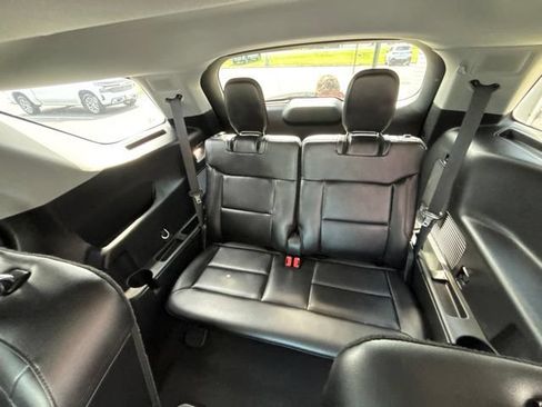 Used 2023 Ford Explorer Limited w/ Limited Technology Package AWD/4WD image 10
