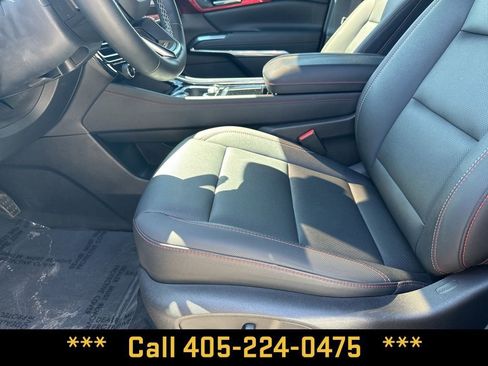 Used 2024 Chevrolet Traverse Z71 w/ Enhanced Driving Package AWD/4WD image 3
