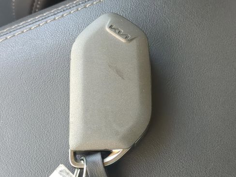 Certified 2024 Kia Sorento S w/ Panoramic Sunroof Package image 29