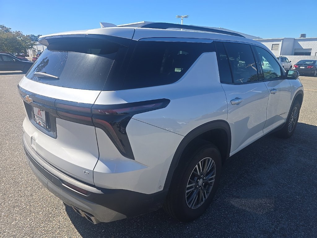 Used 2024 Chevrolet Traverse LT w/ Enhanced Driving Package FWD image 5