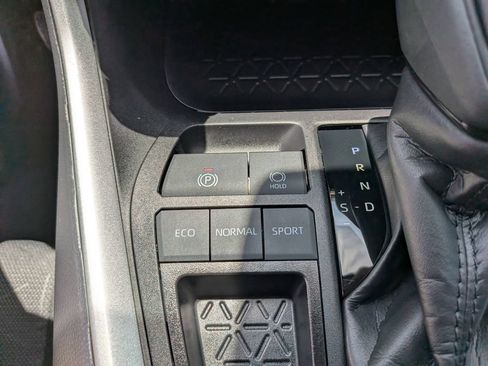 Used 2025 Toyota RAV4 XLE FWD image 26