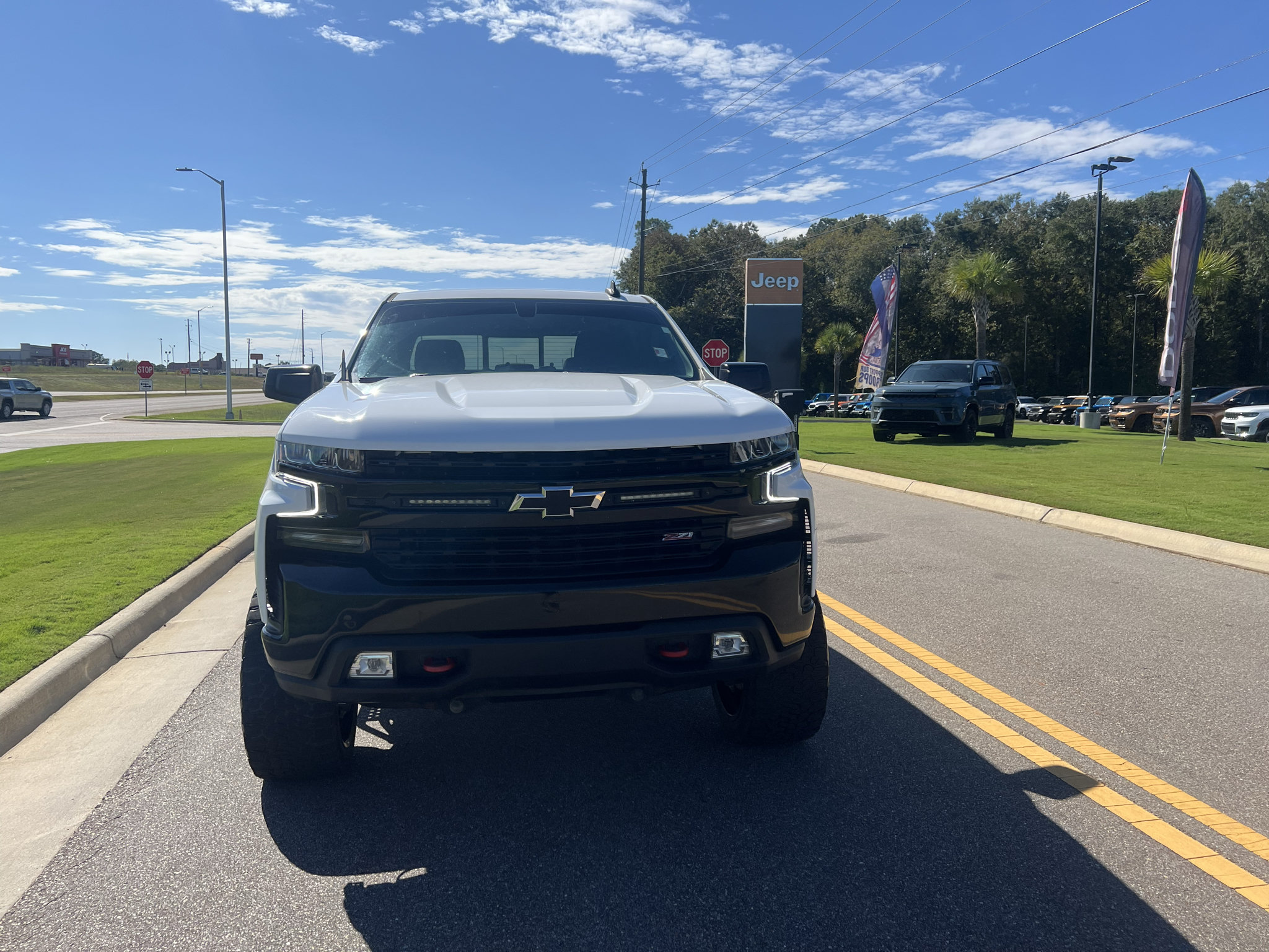 Used 2021 Chevrolet Silverado 1500 LT Trail Boss w/ Convenience Package II AWD/4WD image 2