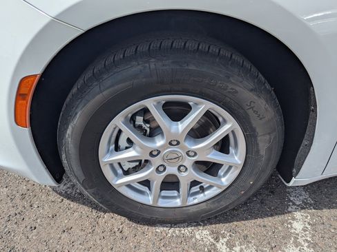 Used 2023 Chrysler Voyager LX image 8