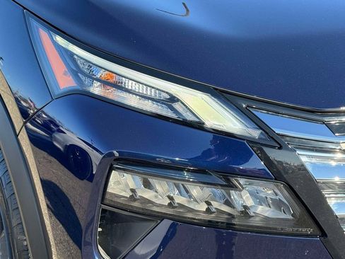 Certified 2025 Nissan Rogue SV AWD/4WD image 10