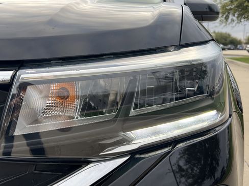 Certified 2023 Volkswagen Taos SE w/ Panoramic Sunroof Package image 6