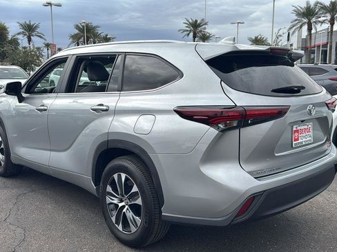 Certified 2024 Toyota Highlander XLE image 5