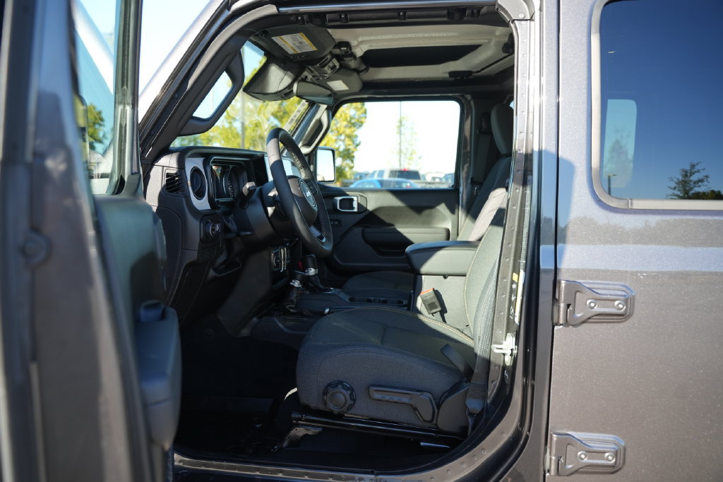 New 2026 Jeep Gladiator Sport w/ Dual Top Group AWD/4WD image 10