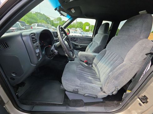 Used 2000 Chevrolet S10 Pickup LS w/ Preferred Equipment Group RWD image 3
