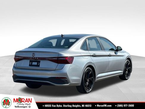 Certified 2025 Volkswagen Jetta SE w/ Sunroof Package FWD image 4
