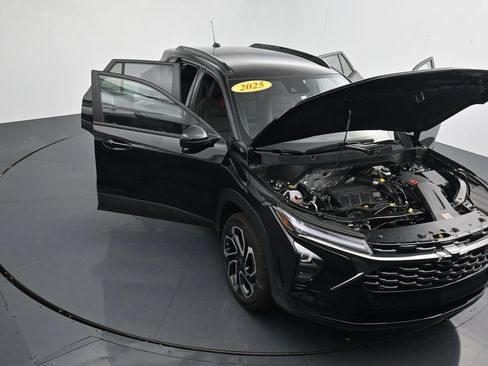 Used 2025 Chevrolet Trax RS w/ Driver Confidence Package FWD image 39