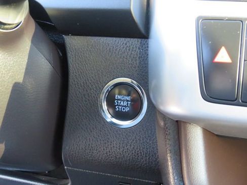 Used 2019 Toyota Highlander XLE image 30