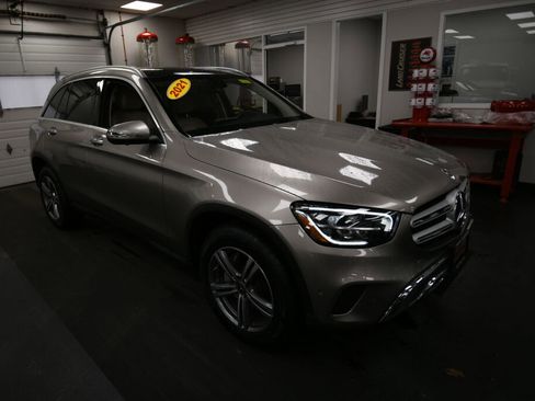 Used 2021 Mercedes-Benz GLC 300 4MATIC image 2