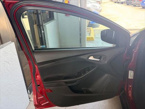 Used 2016 Ford Focus SE FWD image 22