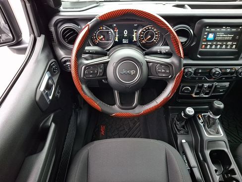 Used 2022 Jeep Gladiator Sport AWD/4WD image 13