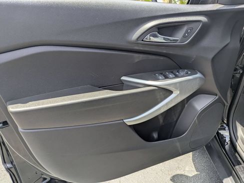 Used 2025 Chevrolet Trax LS FWD image 15
