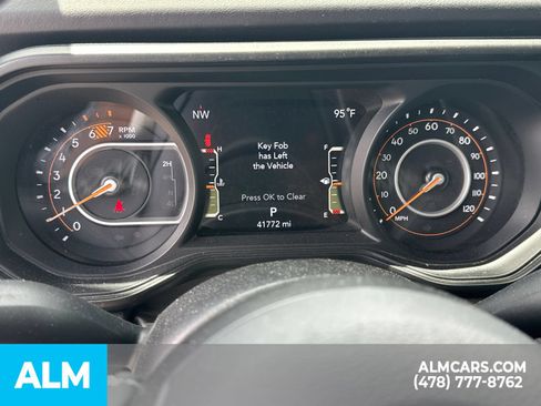 Used 2025 Jeep Wrangler Unlimited Rubicon AWD/4WD image 31