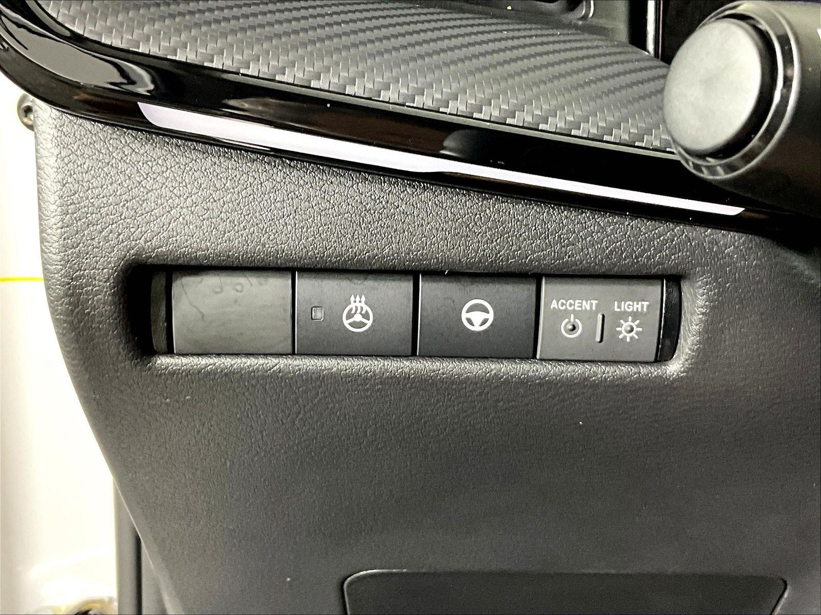 Used 2025 Nissan Kicks SR w/ SR Premium Package AWD/4WD image 37